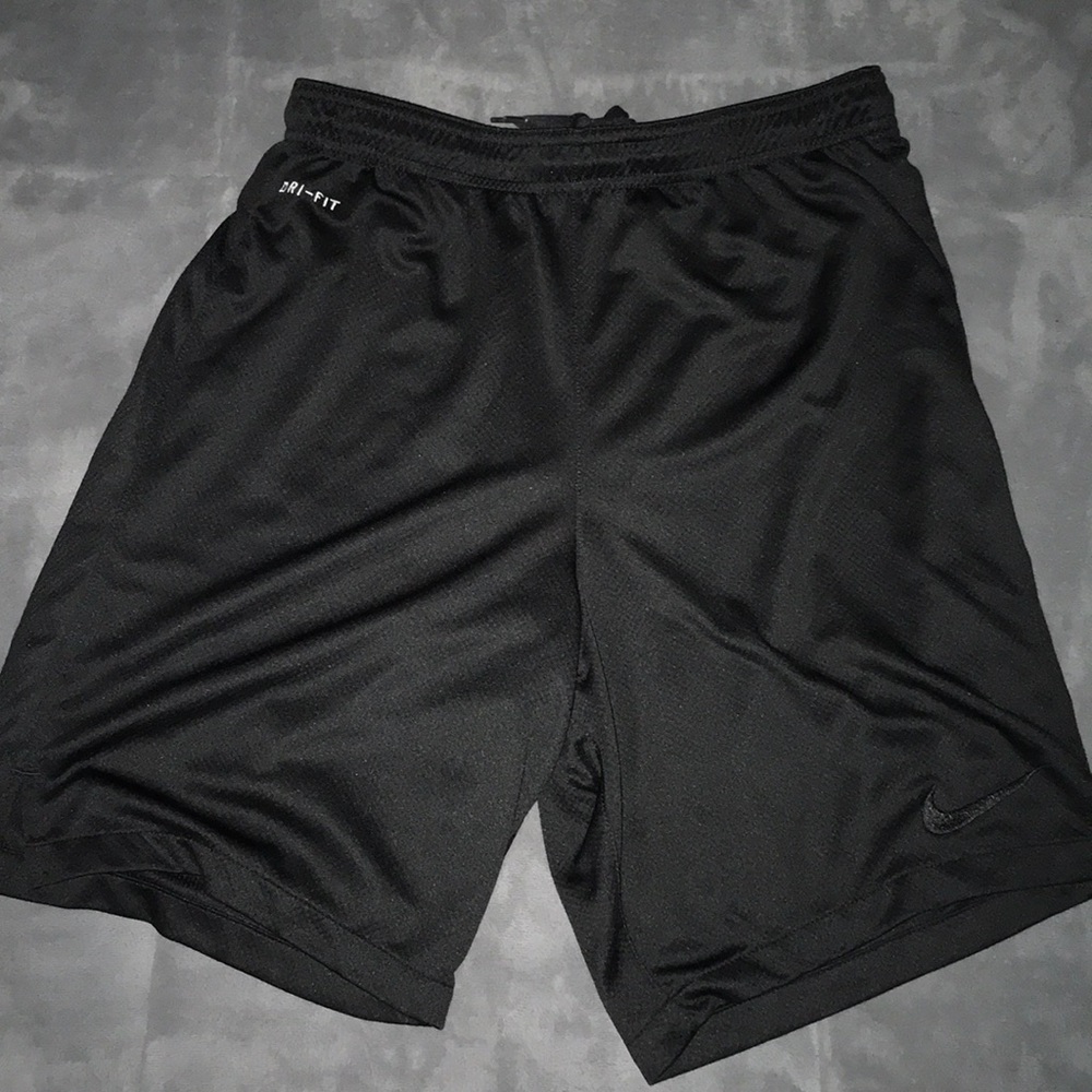 NIKE ATHLETIC SHORTS